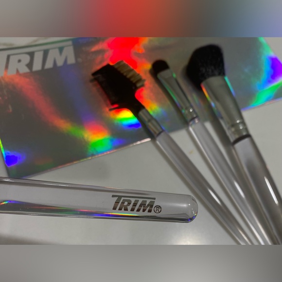 B3. CHEAPER IN ANY BUNDLE NIB TRIM TOTAL FACE KIT 4 brushes w/ several functions - Picture 3 of 6